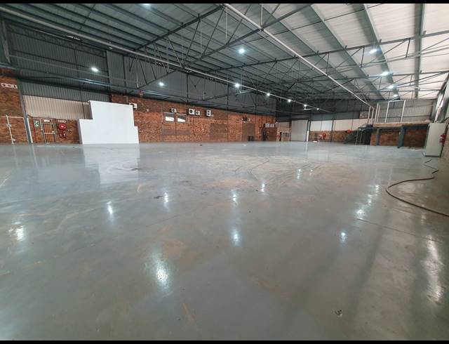 2,805M² WAREHOUSE FOR SALE IN ORMONDE